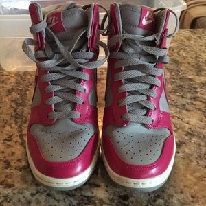 Womens Nike wedge. Sz. 6. Pink/grey